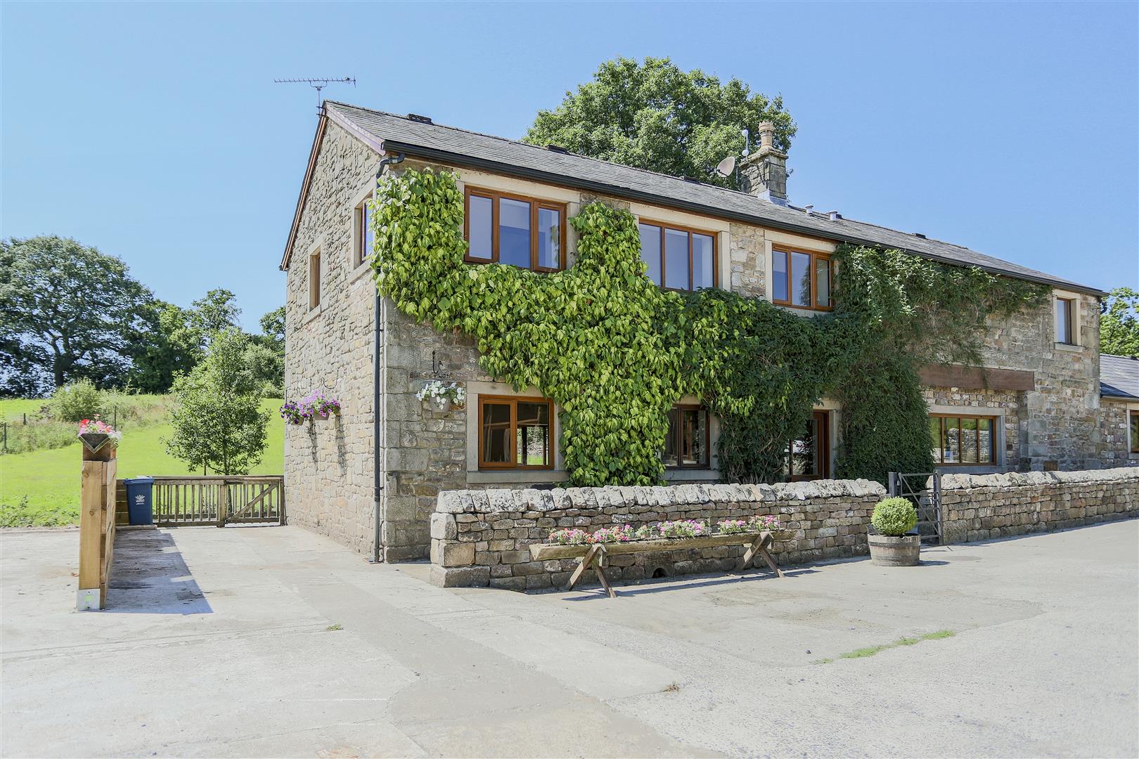 3 Bed Semi-detached House For Sale - Main Image